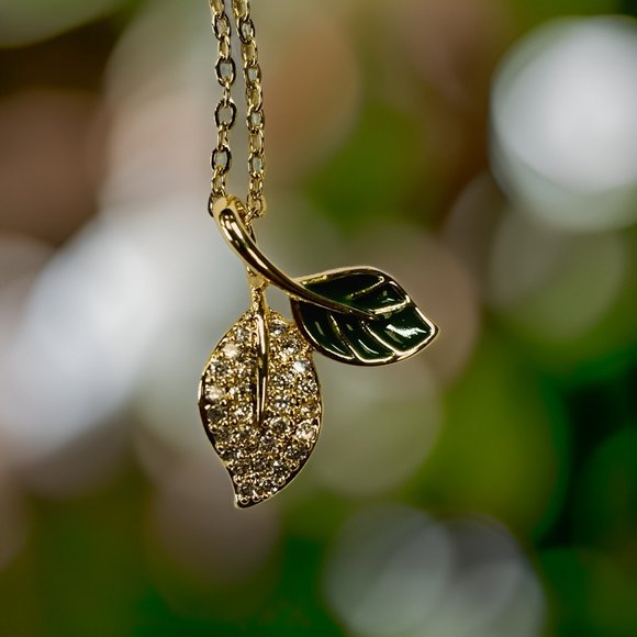 Gold 0.5 ct Zircon Relief Sprout Pendant Necklace - Picture 11 of 17